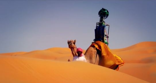 Street View: passeggiata nel deserto a cavallo di un dromedario