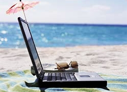 Consigli per computer e smartphone protetti anche in vacanza.